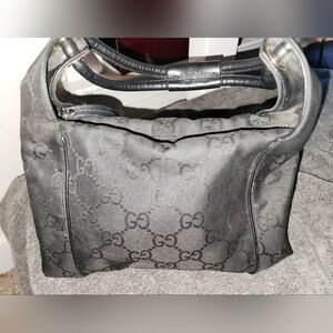 Used Authenticated Gucci black handbag‎